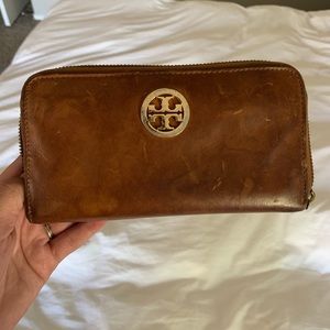Tory Burch tan / saddle zip wallet